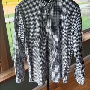 UNTUCKit Black and White Casual Button Down Shirt